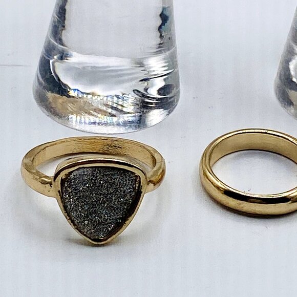 Set of 5 Gold Tone Fashion Rings Various Sizes New - Picture 4 of 5